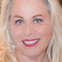 <b>Ellen Martin</b>, MRP <br> <img class='memberTinyR2' src='images/Realtor.jpg' onerror='ImgErrorTiny(this);'/> REALTOR® Member <br> ERA Shields Real Estate